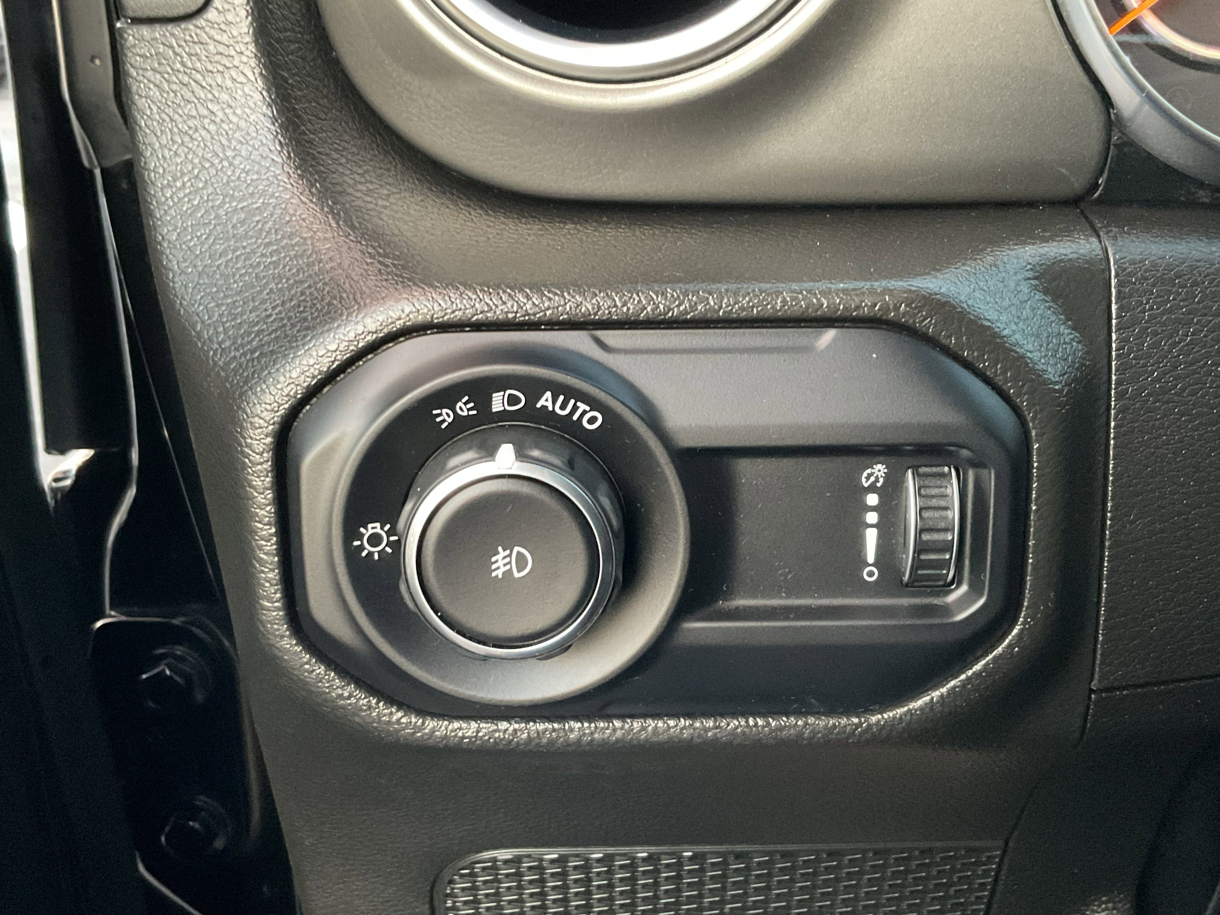 2023 Jeep Wrangler Sahara V6 4-Door 4x4