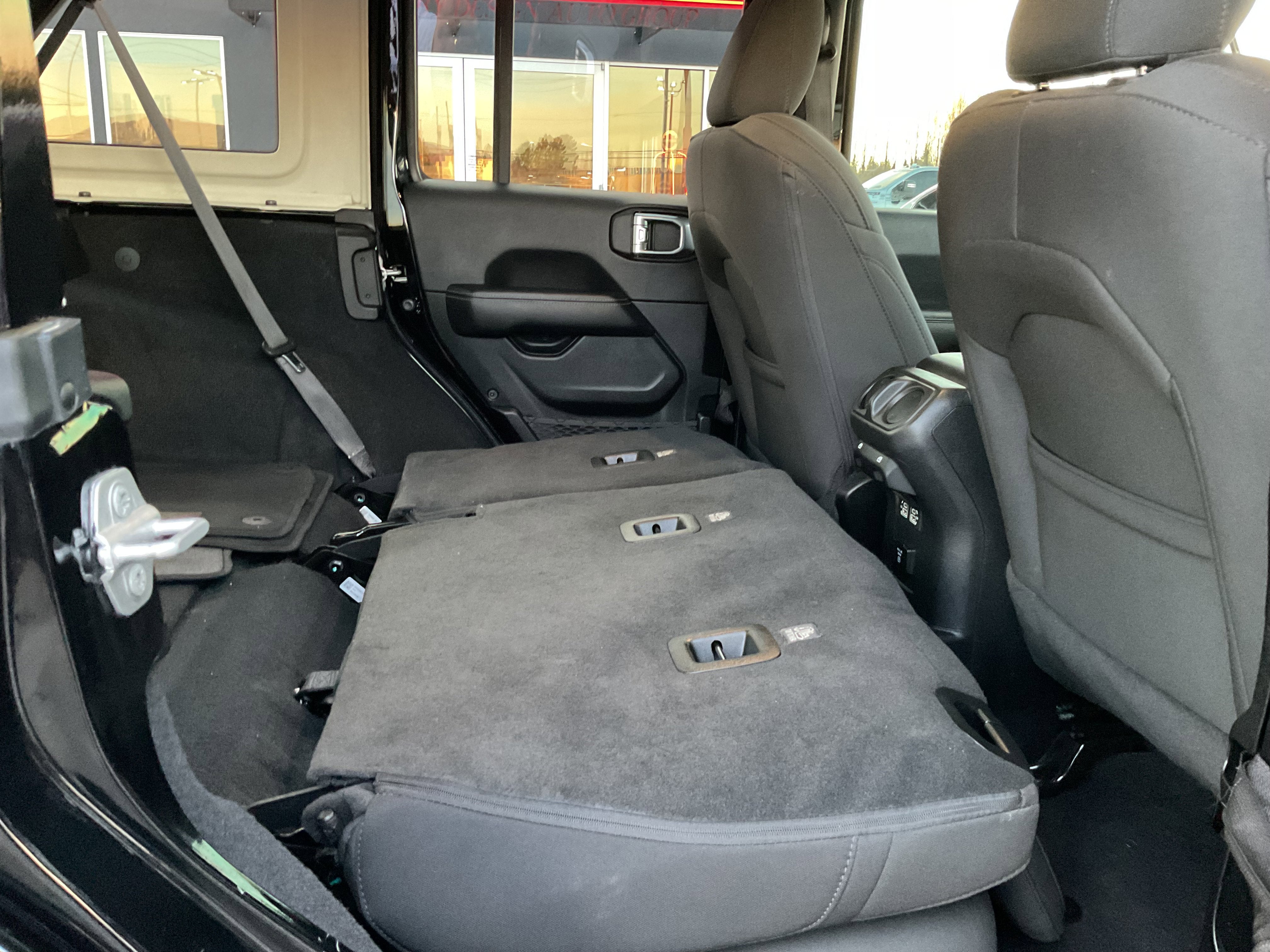 2023 Jeep Wrangler Sahara V6 4-Door 4x4