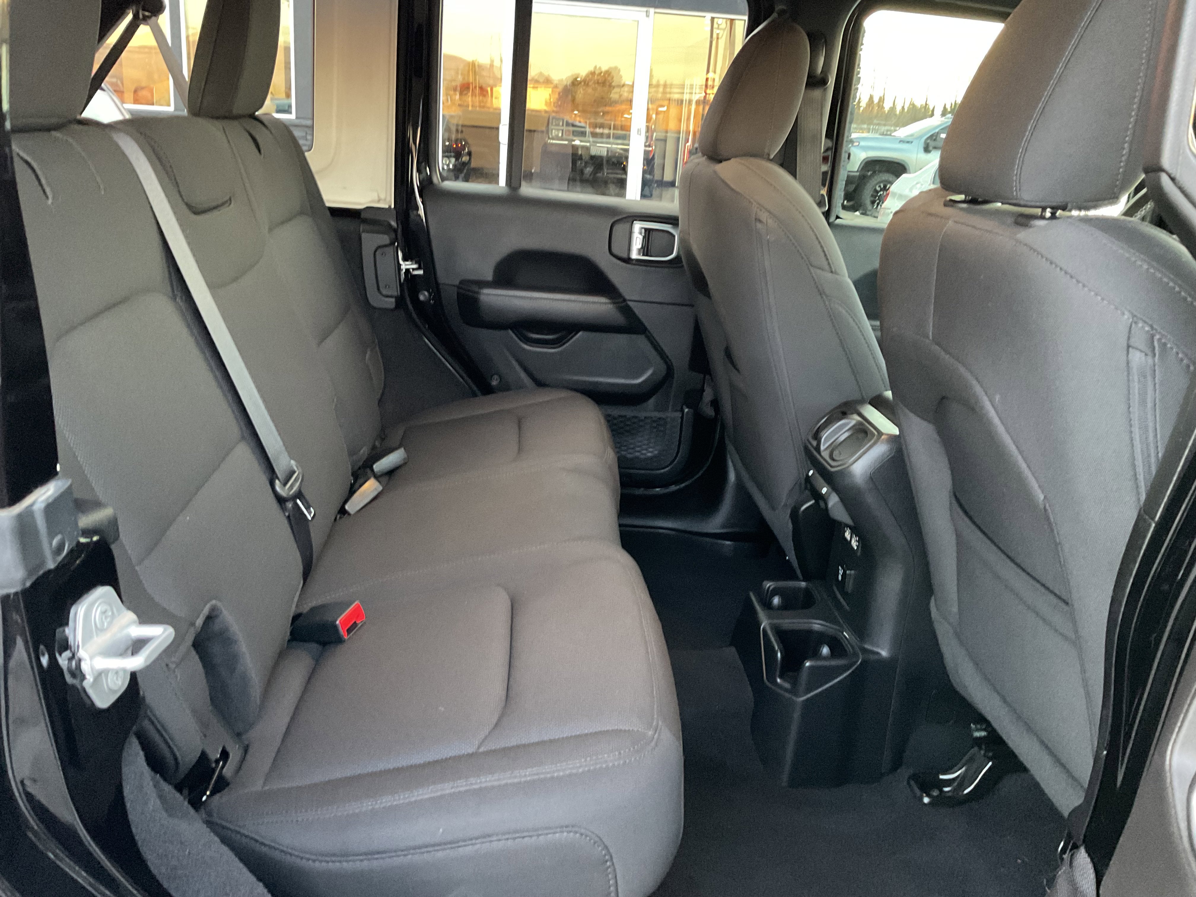 2023 Jeep Wrangler Sahara V6 4-Door 4x4