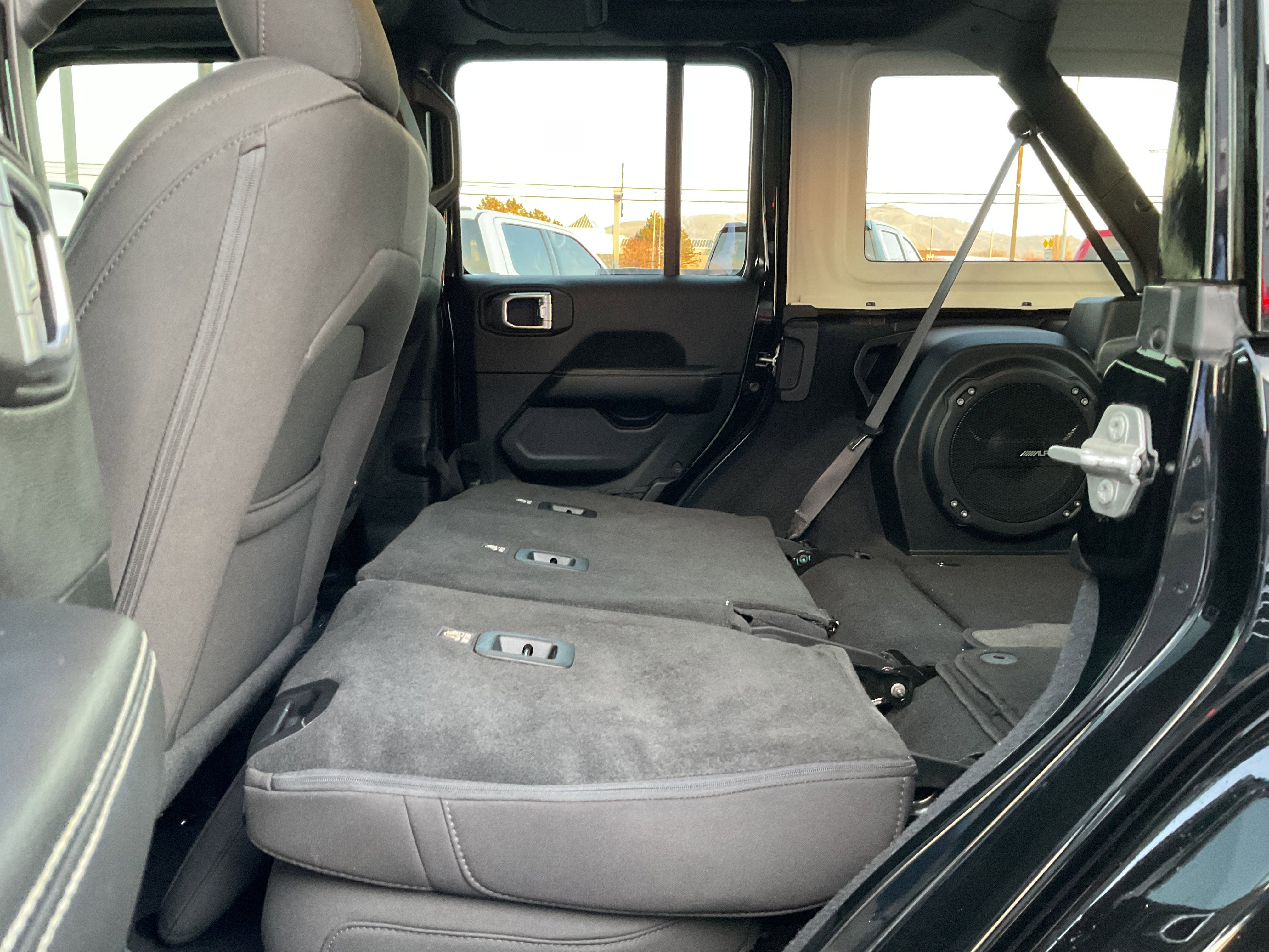 2023 Jeep Wrangler Sahara V6 4-Door 4x4