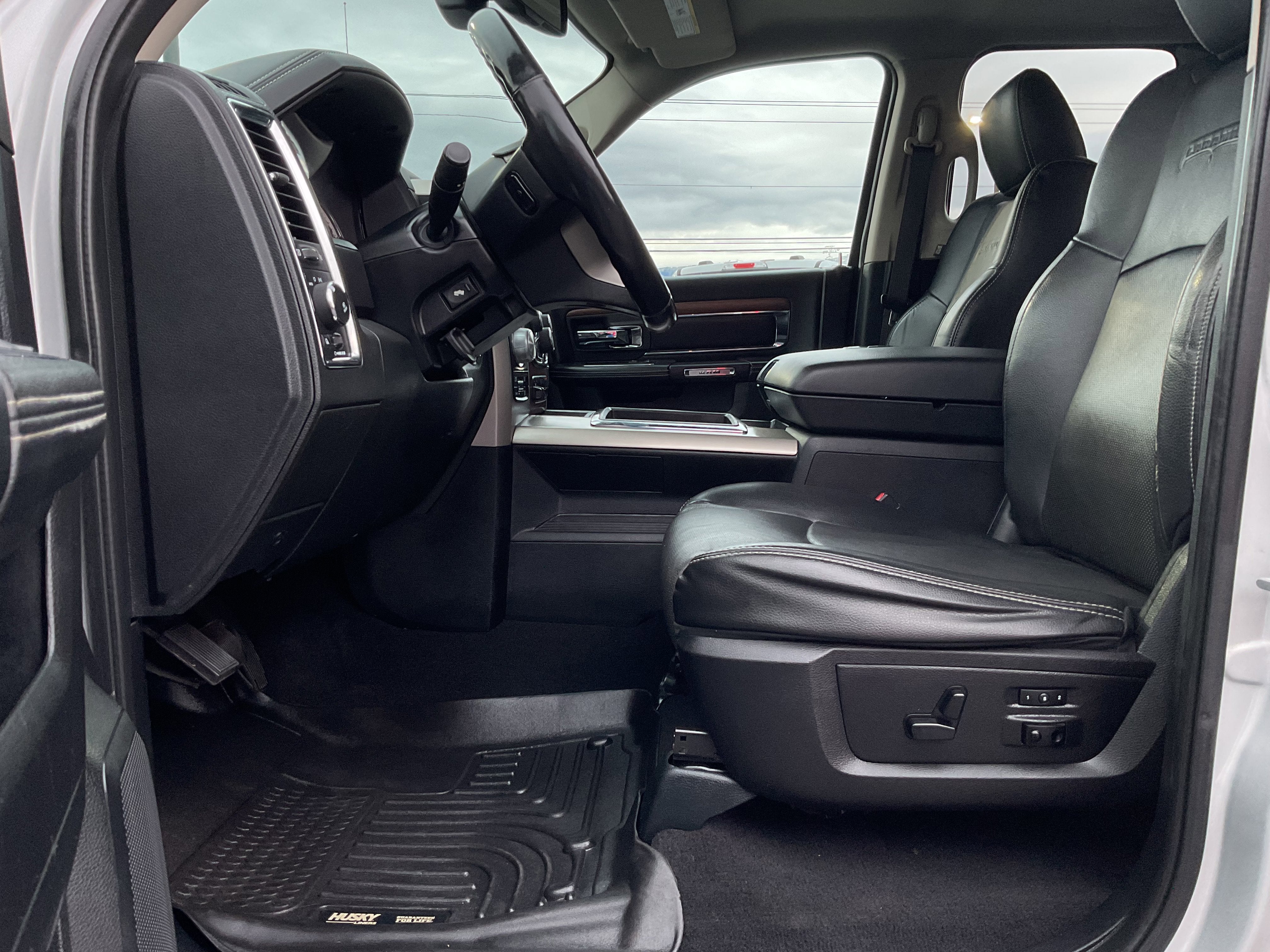 2014 RAM 1500 Laramie 4x4 Hemi