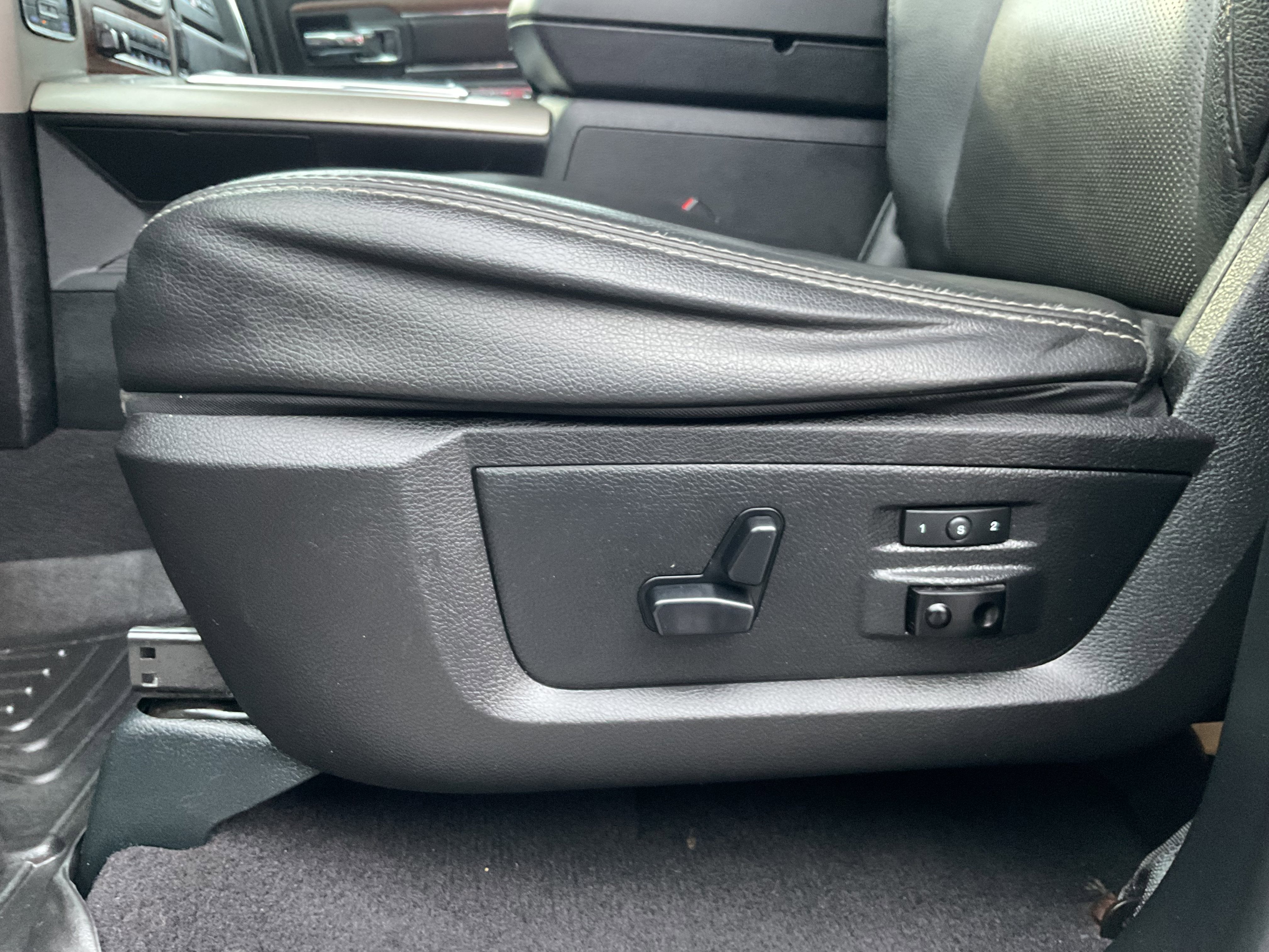 2014 RAM 1500 Laramie 4x4 Hemi