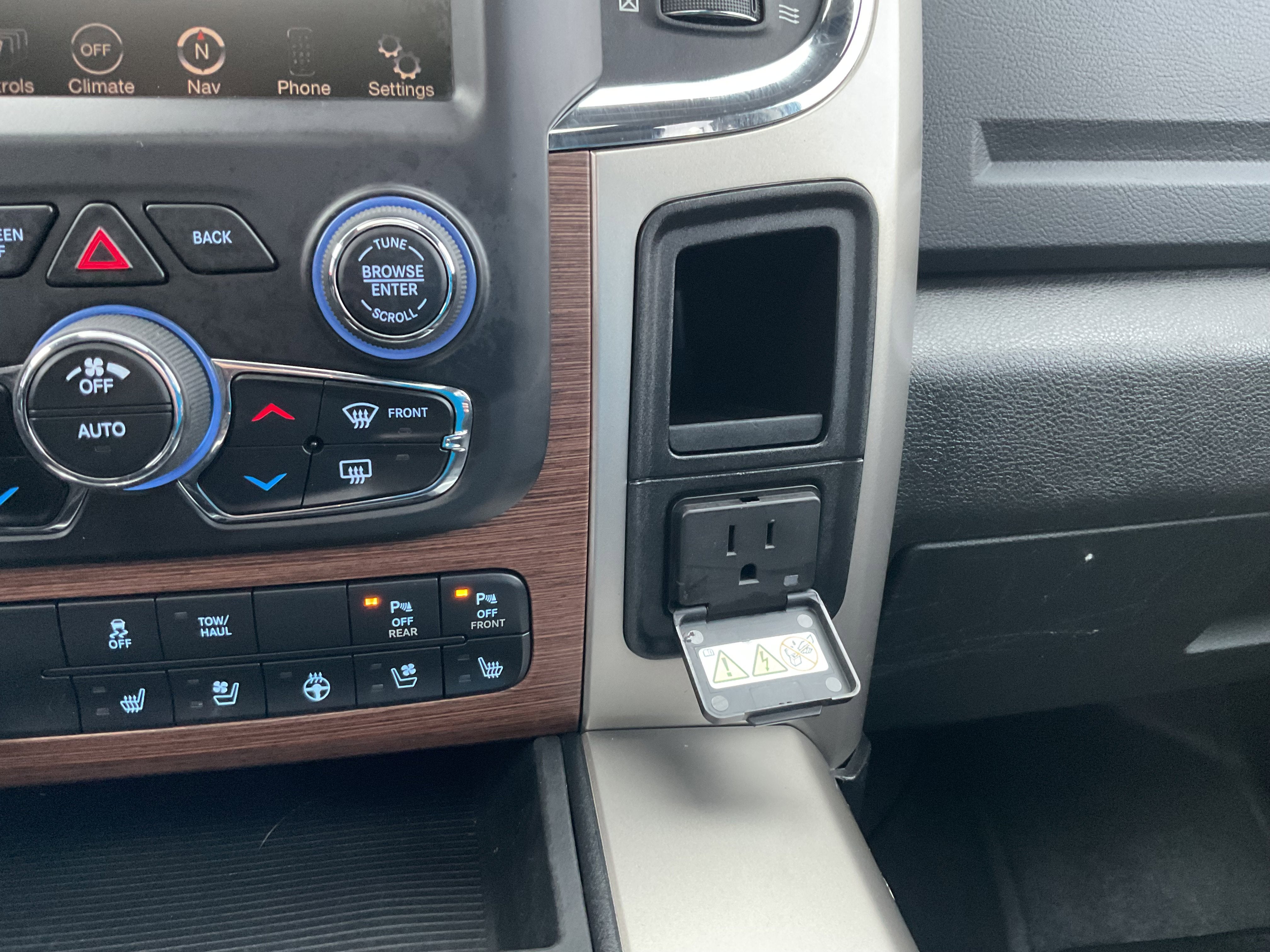 2014 RAM 1500 Laramie 4x4 Hemi