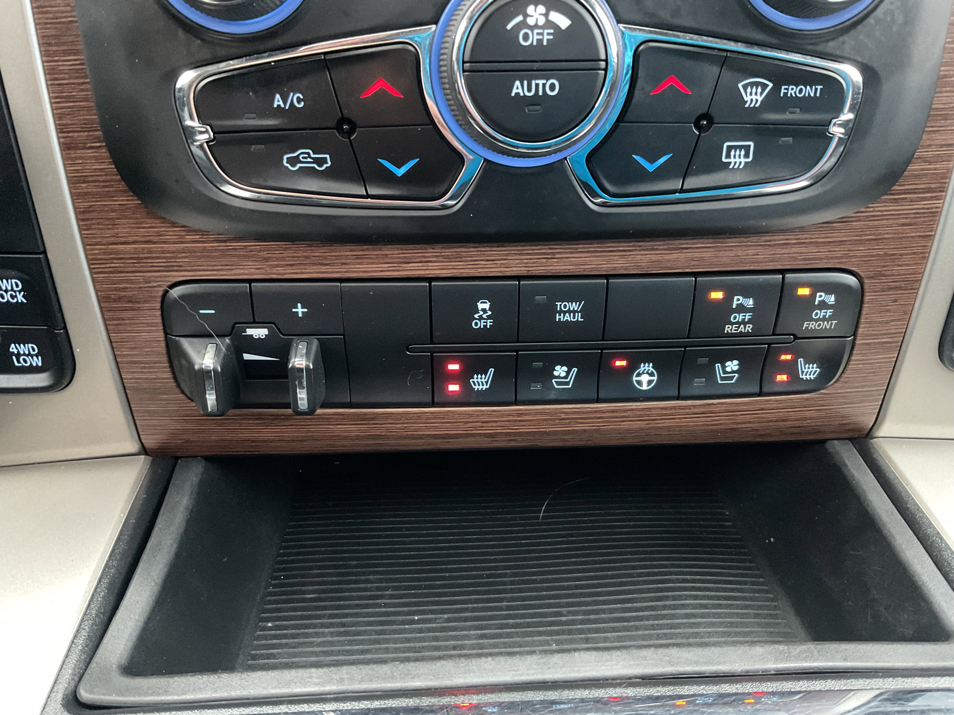 2014 RAM 1500 Laramie 4x4 Hemi