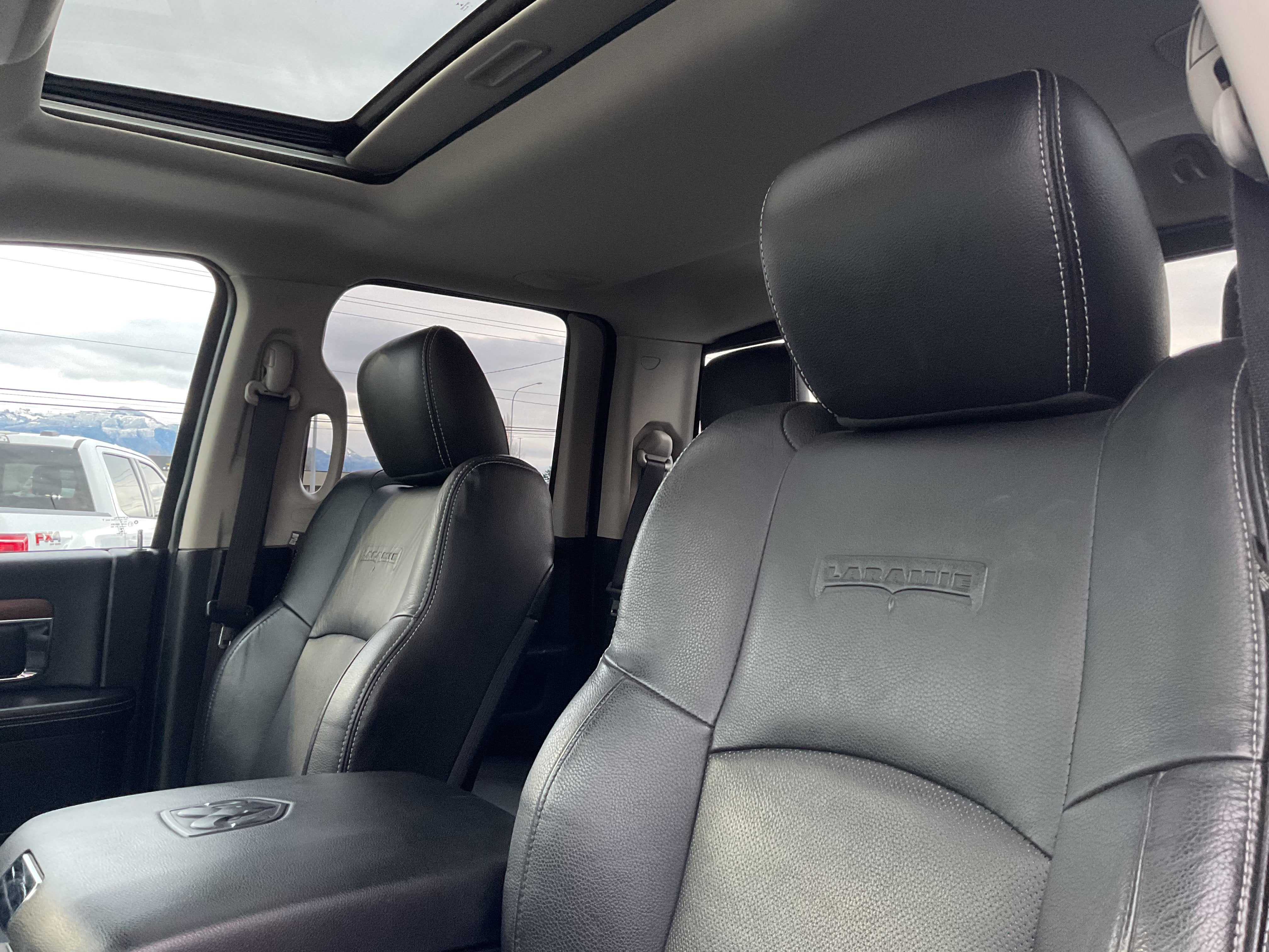 2014 RAM 1500 Laramie 4x4 Hemi