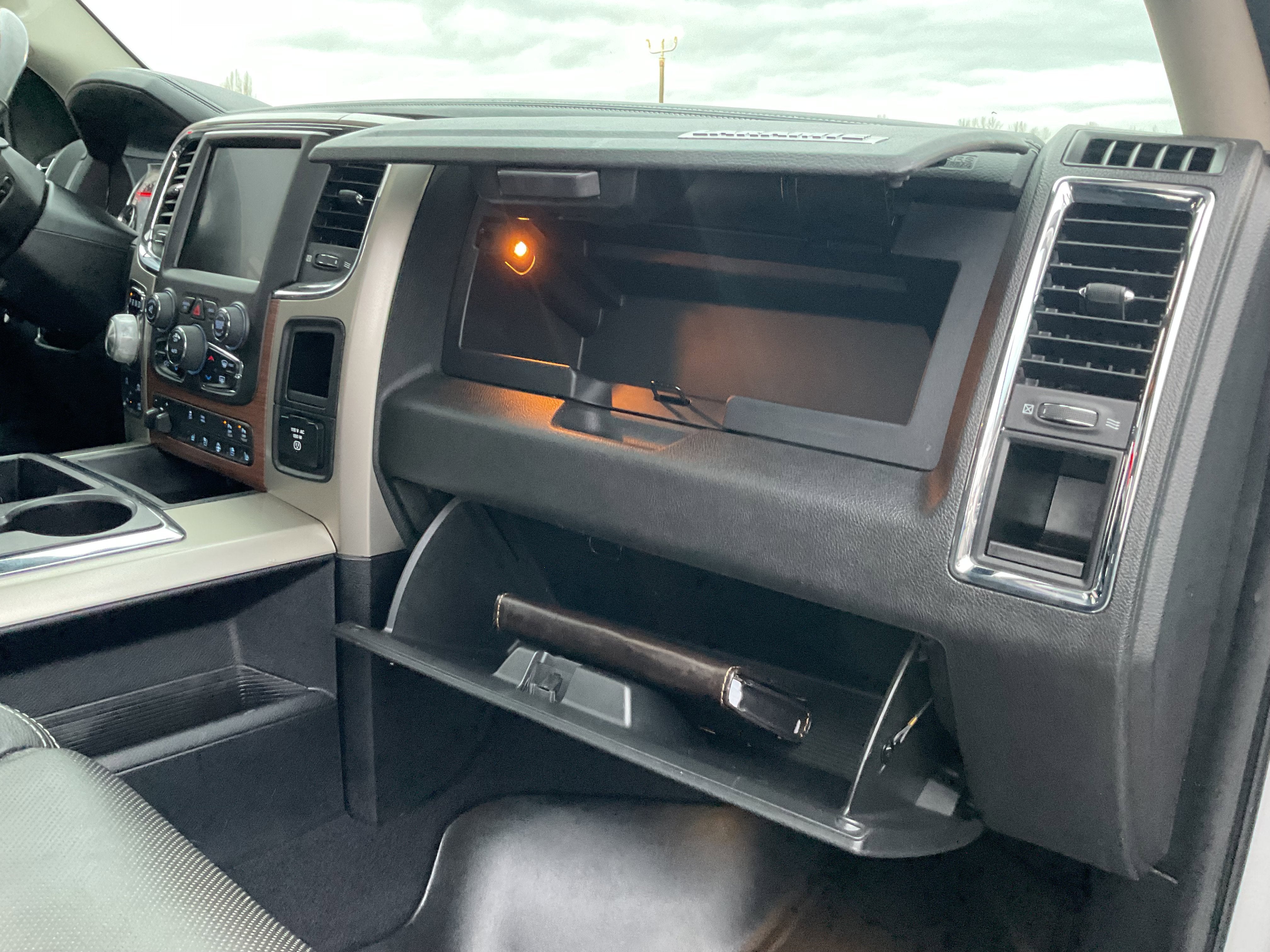 2014 RAM 1500 Laramie 4x4 Hemi