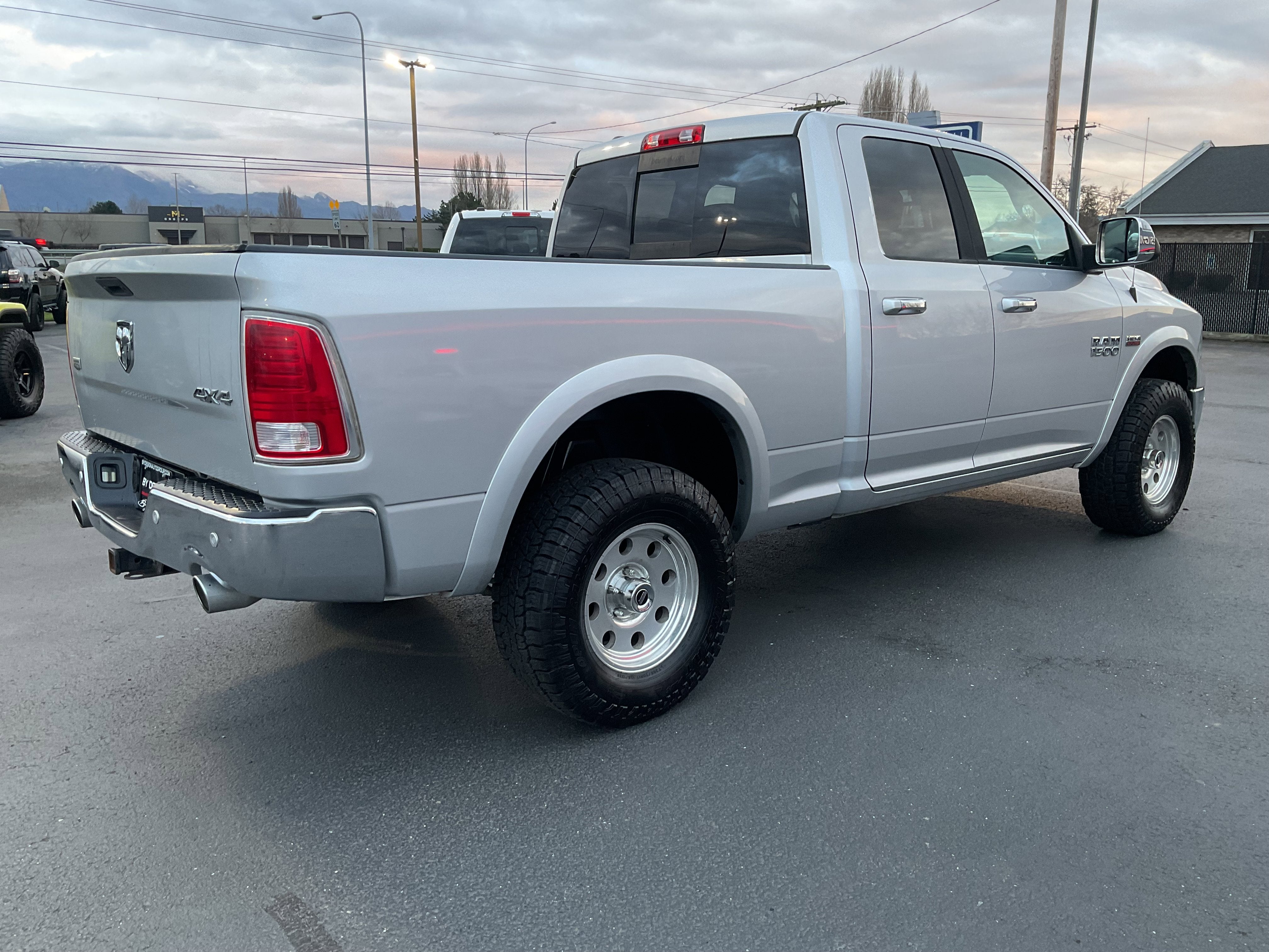 2014 RAM 1500 Laramie 4x4 Hemi