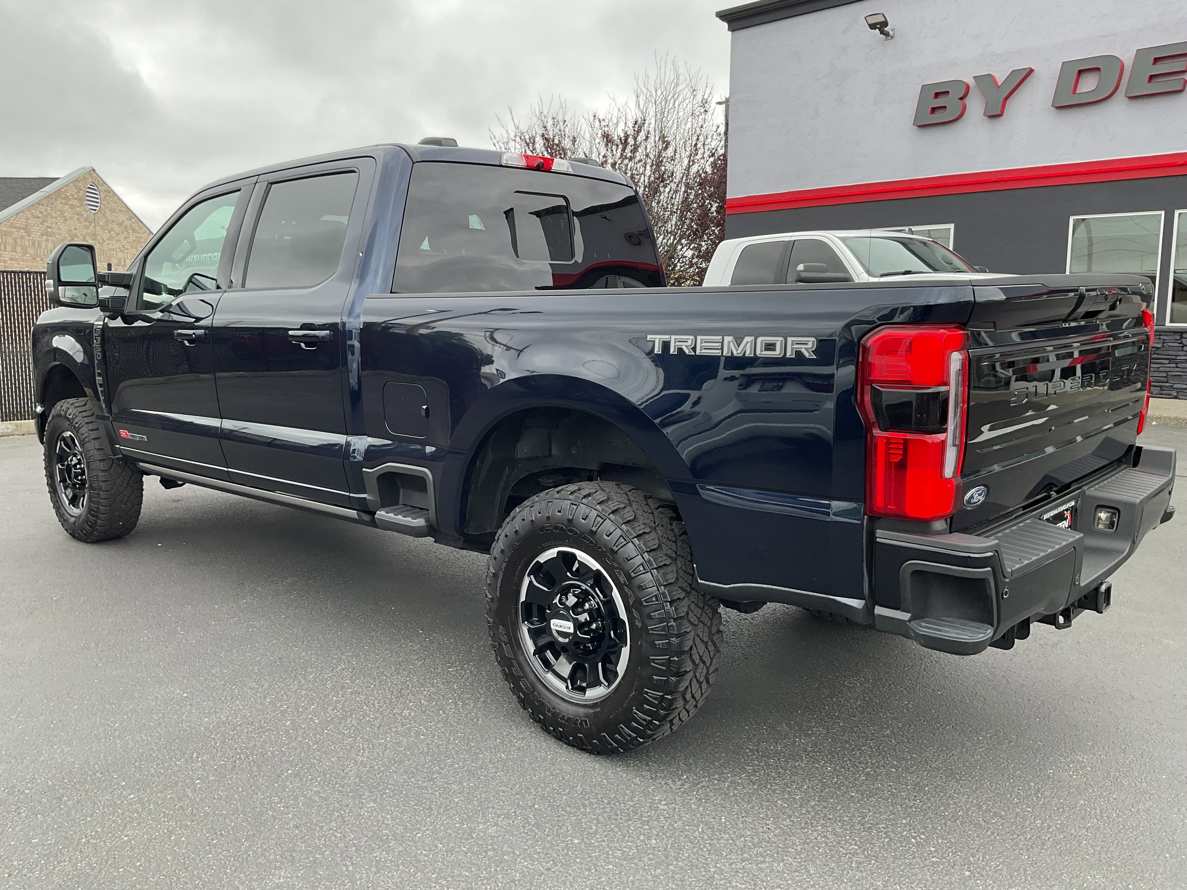2025 Ford Super Duty F-350 SRW Platinum Tremor High Output Diesel 4x4