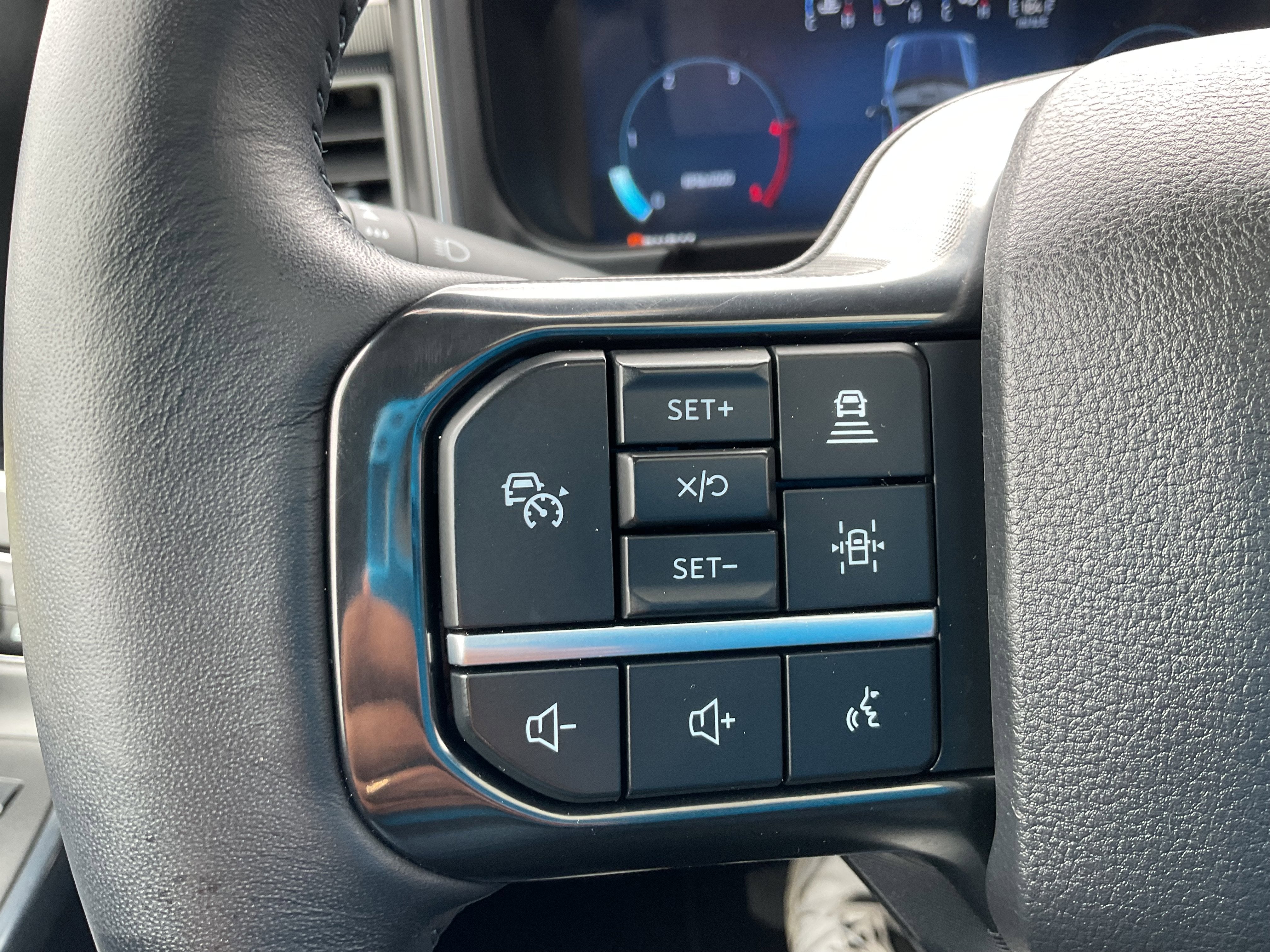 2025 Ford Super Duty F-350 SRW Platinum Tremor High Output Diesel 4x4