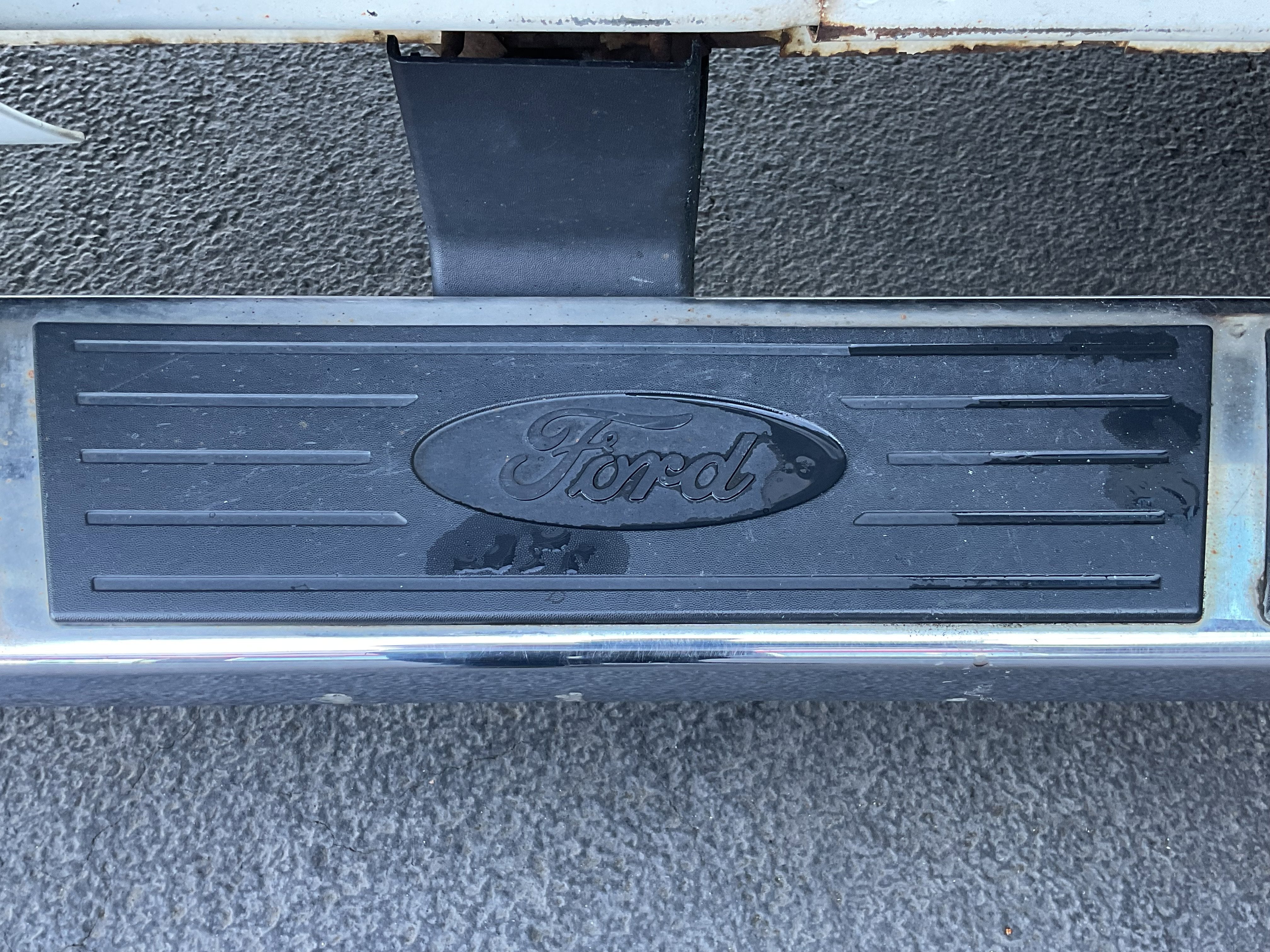 2011 Ford Super Duty F-350 SRW XLT 4X4 Diesel Long Bed