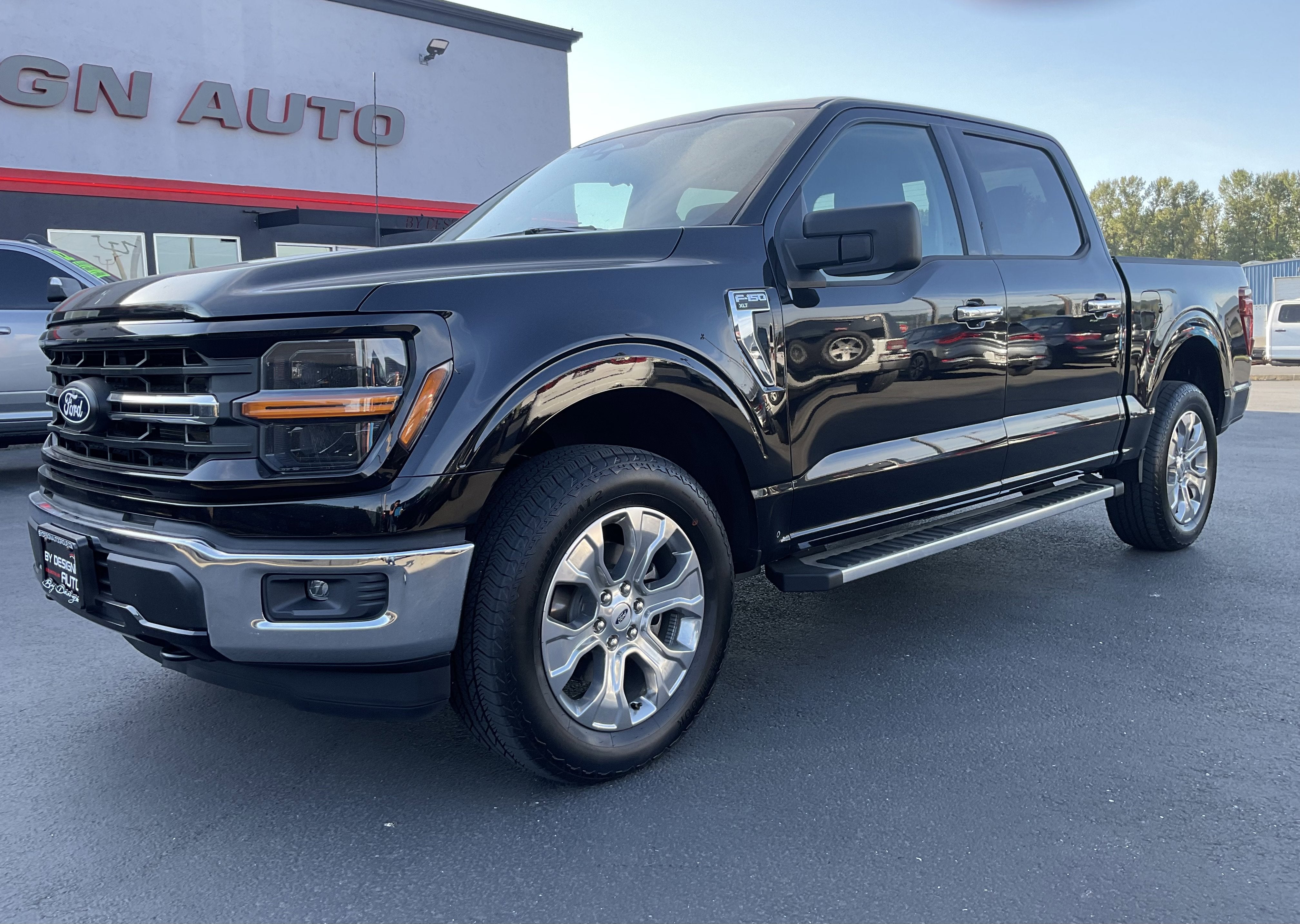 2025 Ford F-150 XLT 5.0L V8 Crew Cab