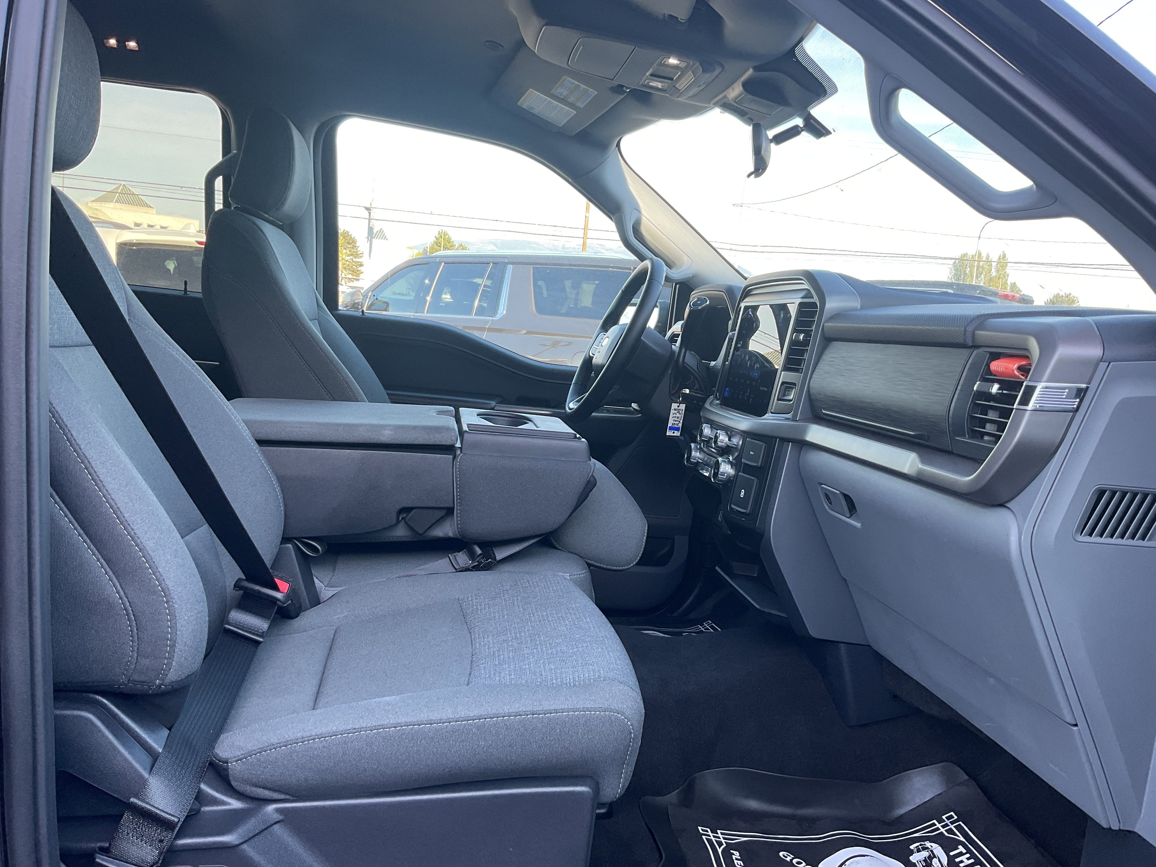 2025 Ford F-150 XLT 5.0L V8 Crew Cab