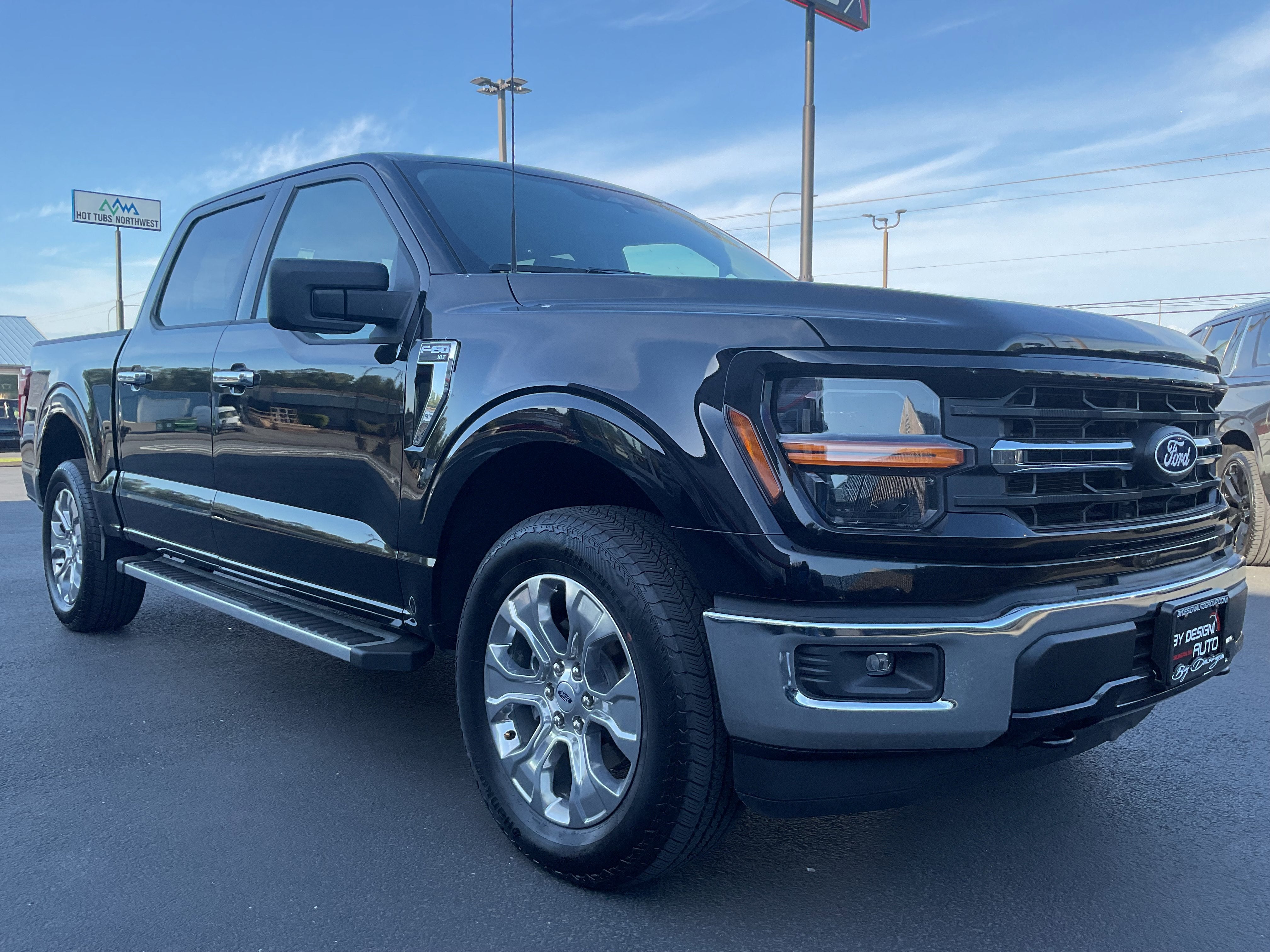2025 Ford F-150 XLT 5.0L V8 Crew Cab
