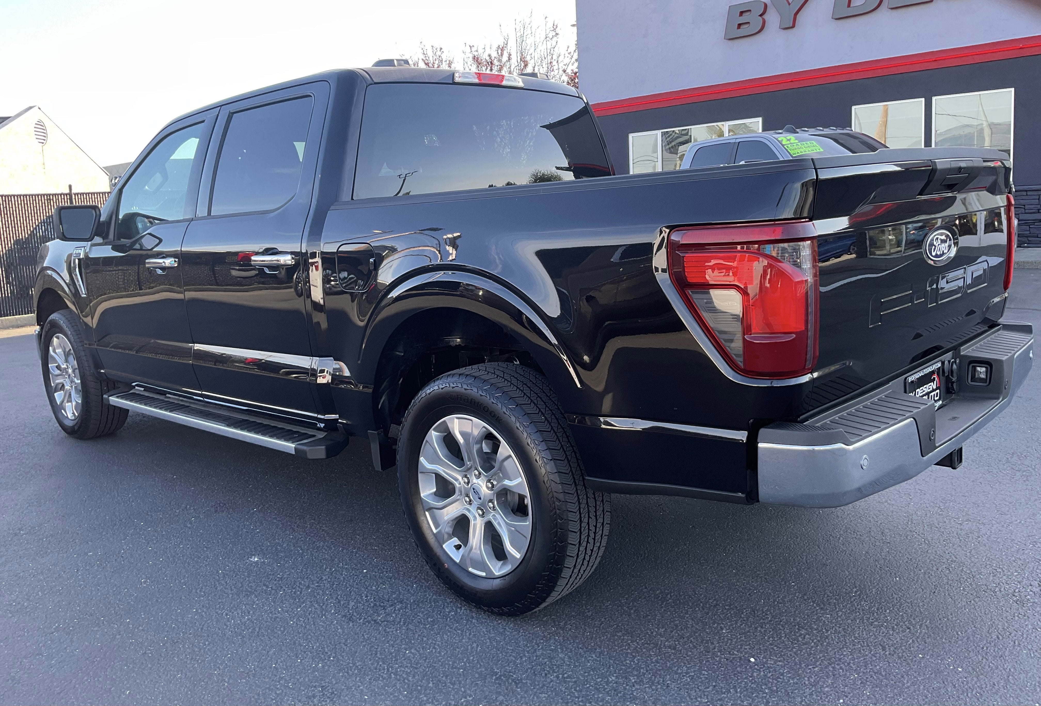 2025 Ford F-150 XLT 5.0L V8 Crew Cab