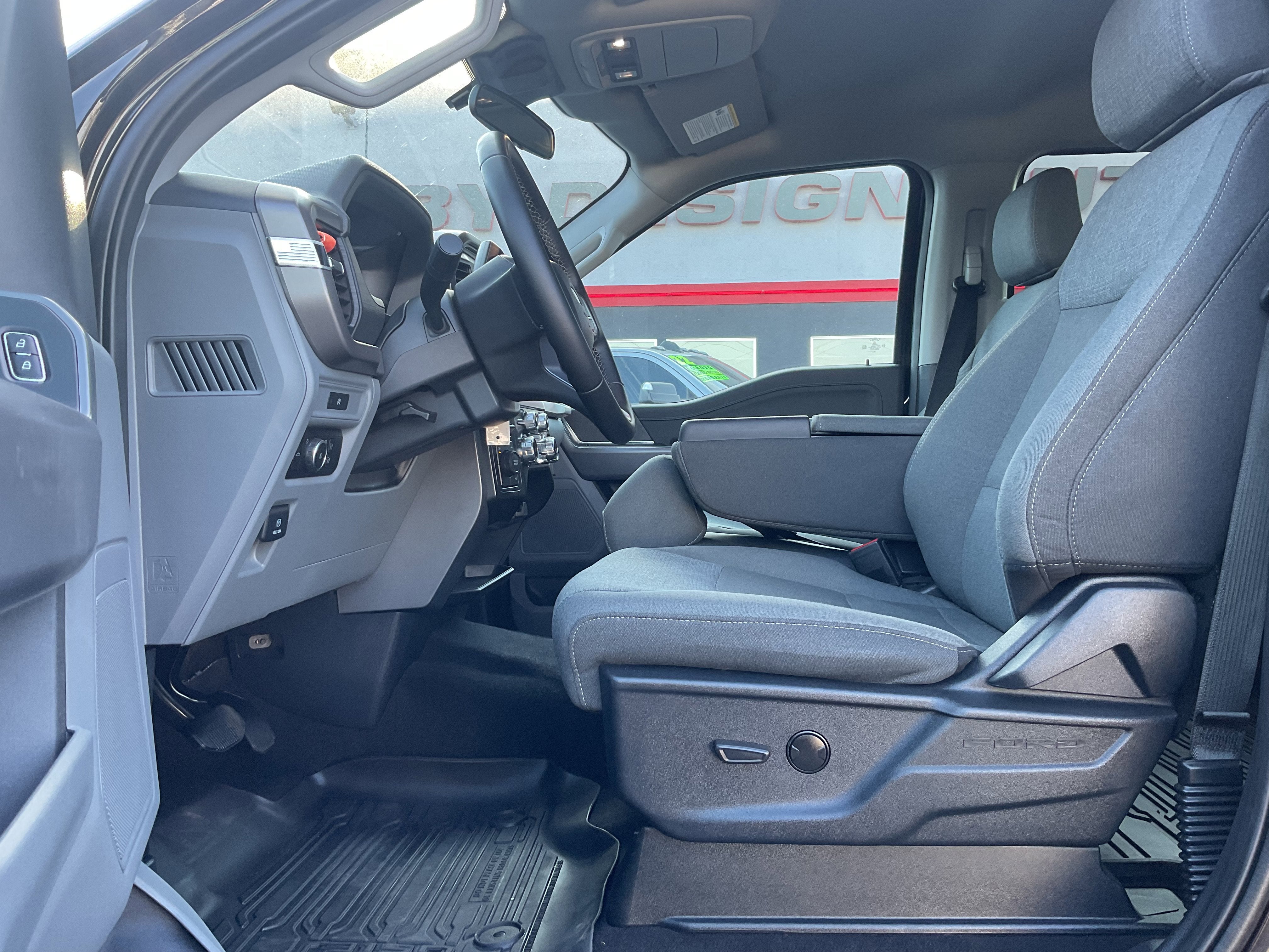 2025 Ford F-150 XLT 5.0L V8 Crew Cab