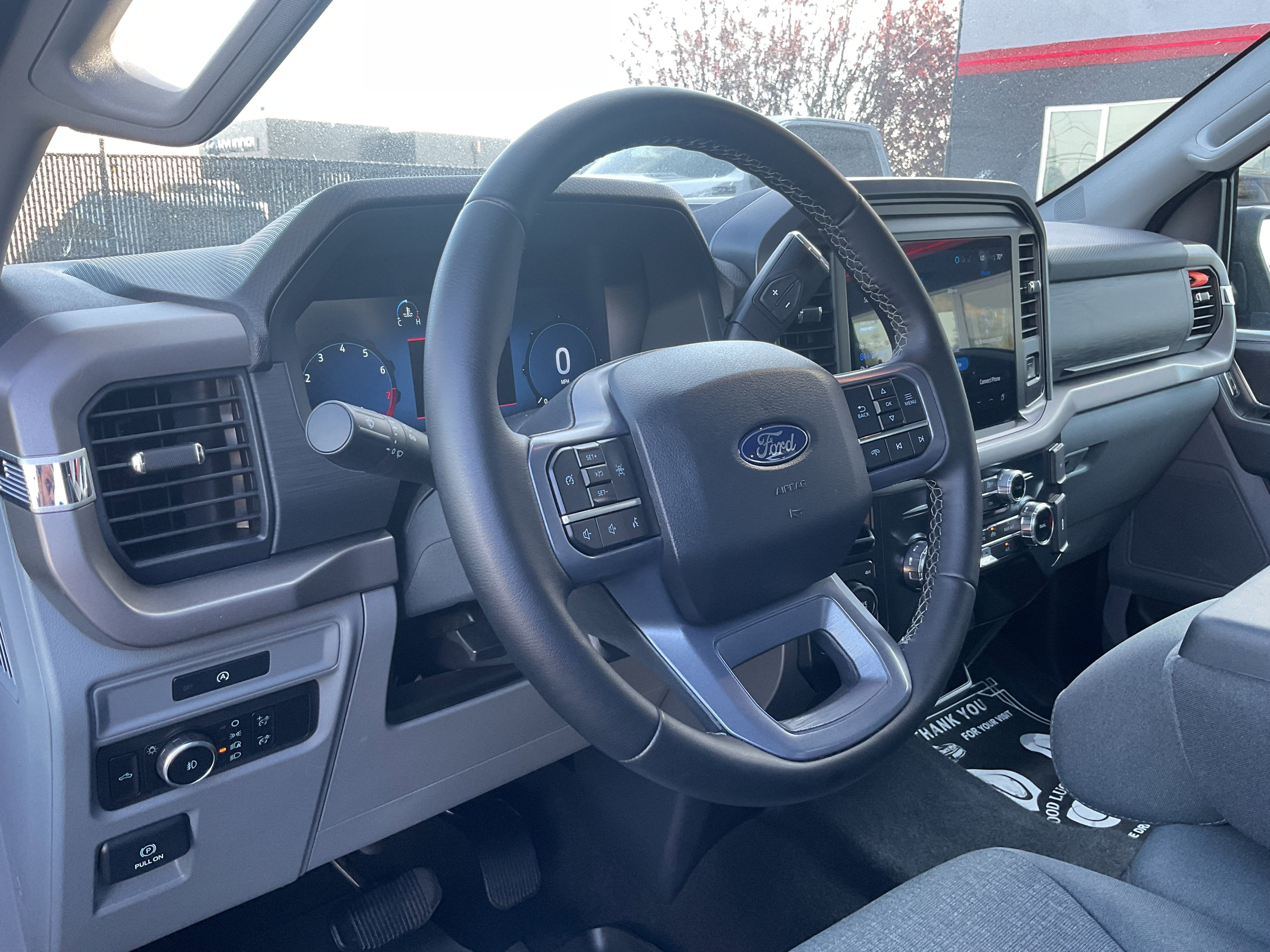 2025 Ford F-150 XLT 5.0L V8 Crew Cab