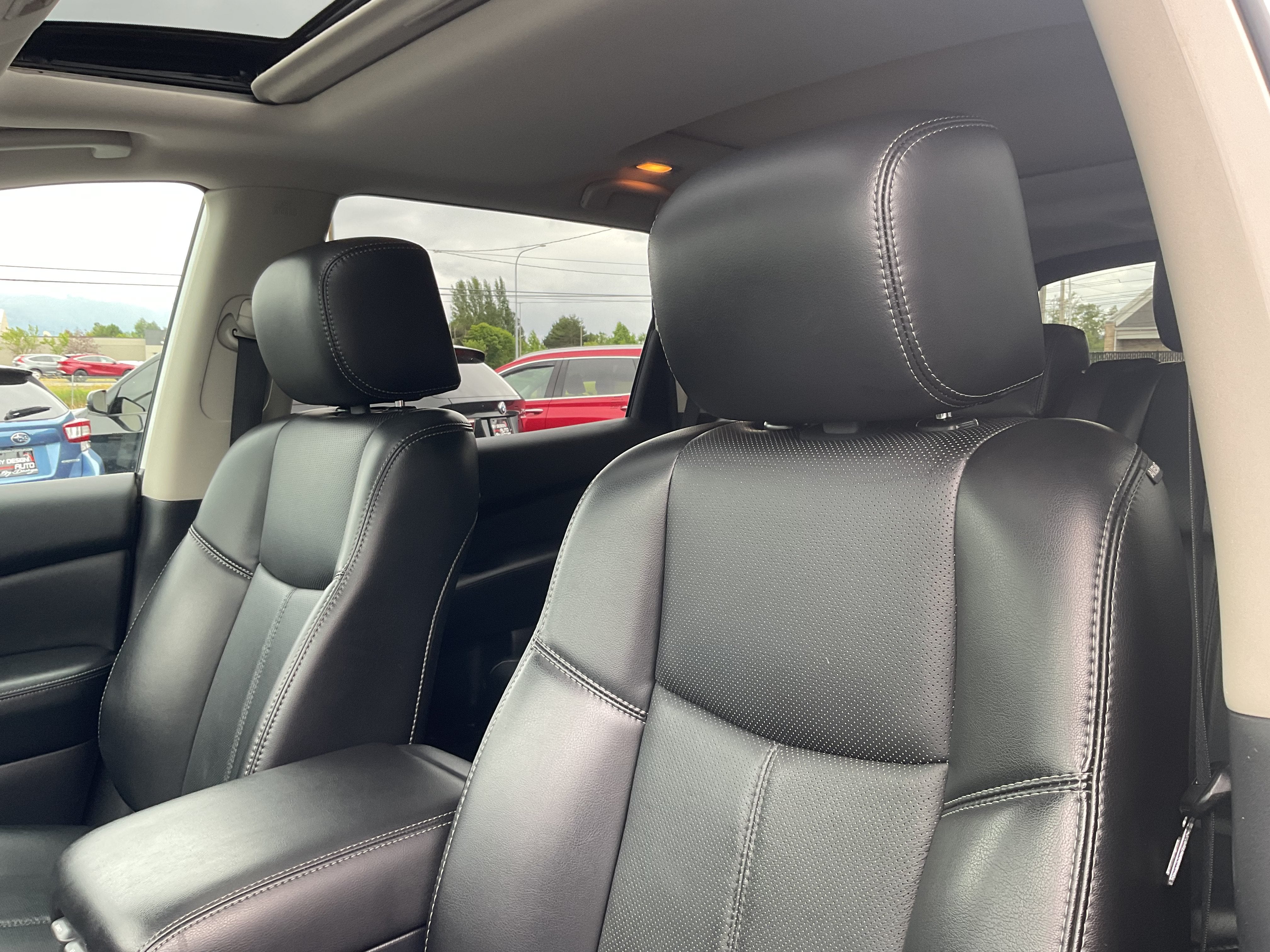2017 Nissan Pathfinder Platinum 3rd row 4x4