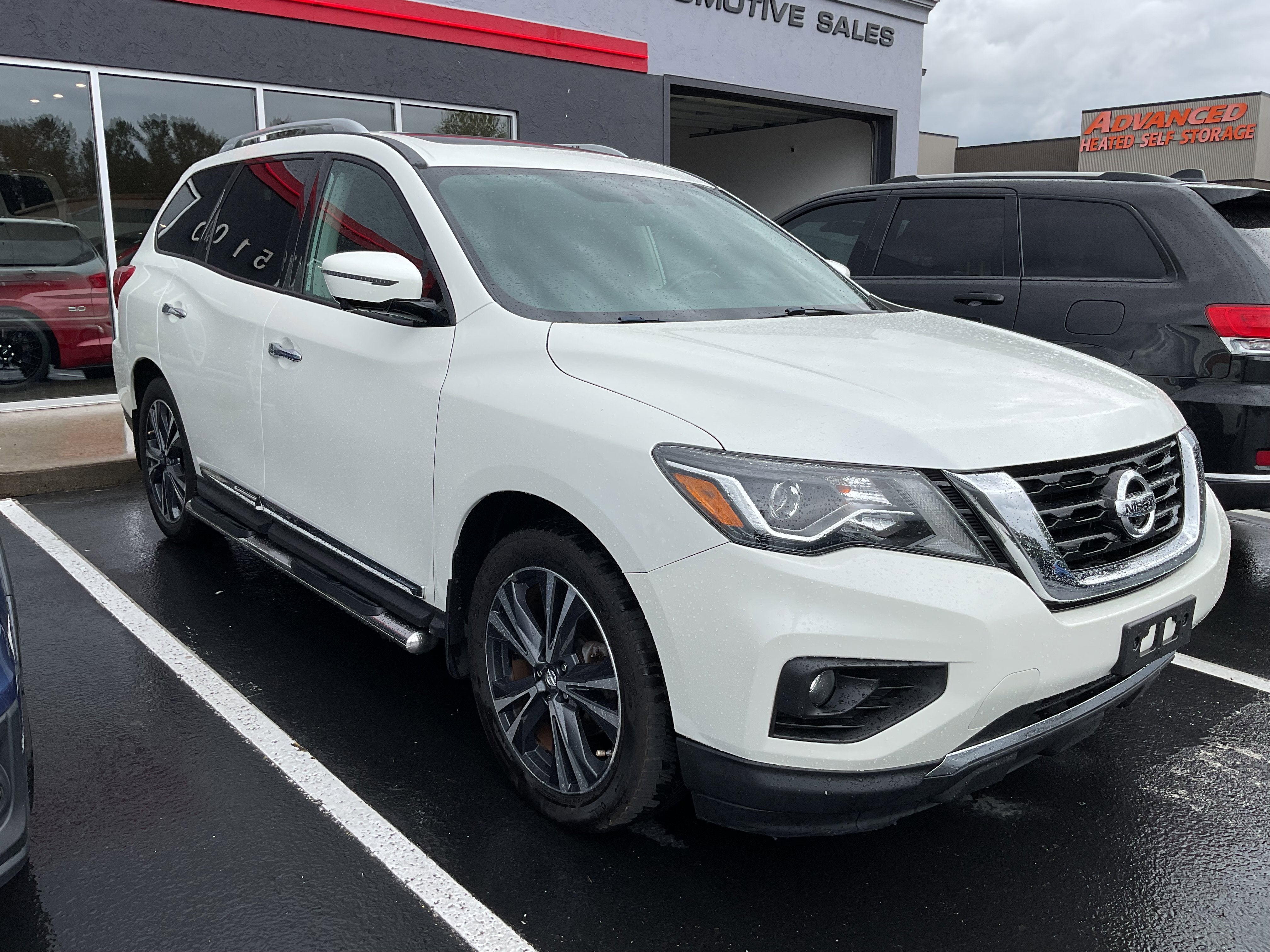 2017 Nissan Pathfinder Platinum 4x4 w/3rd row