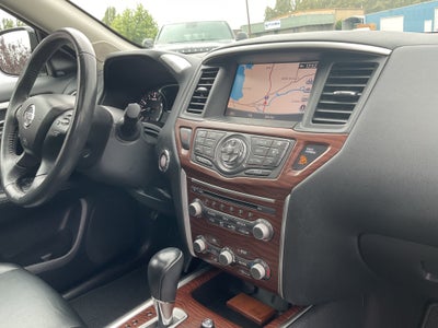 2017 Nissan Pathfinder Platinum 3rd row 4x4