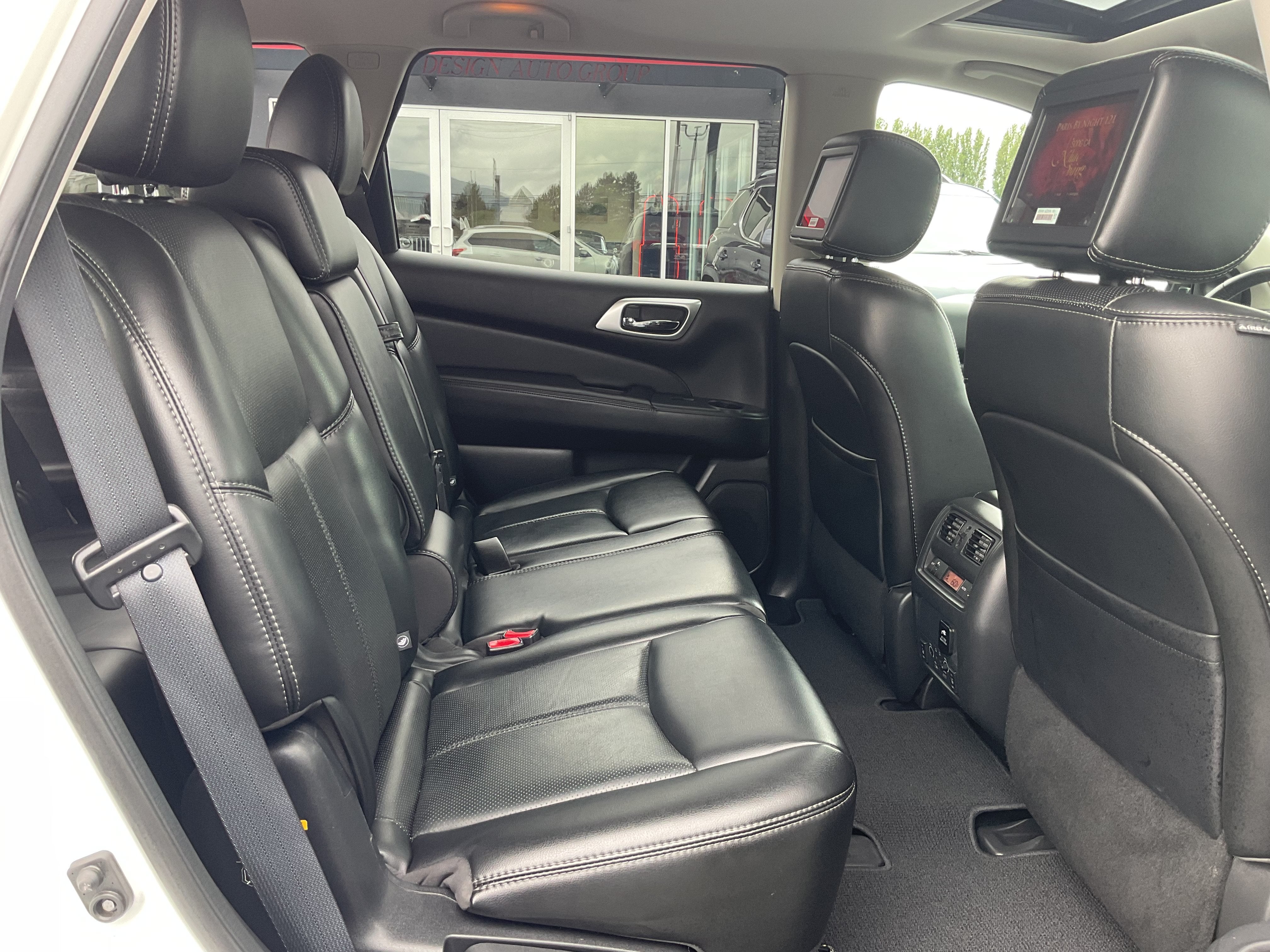 2017 Nissan Pathfinder Platinum 3rd row 4x4