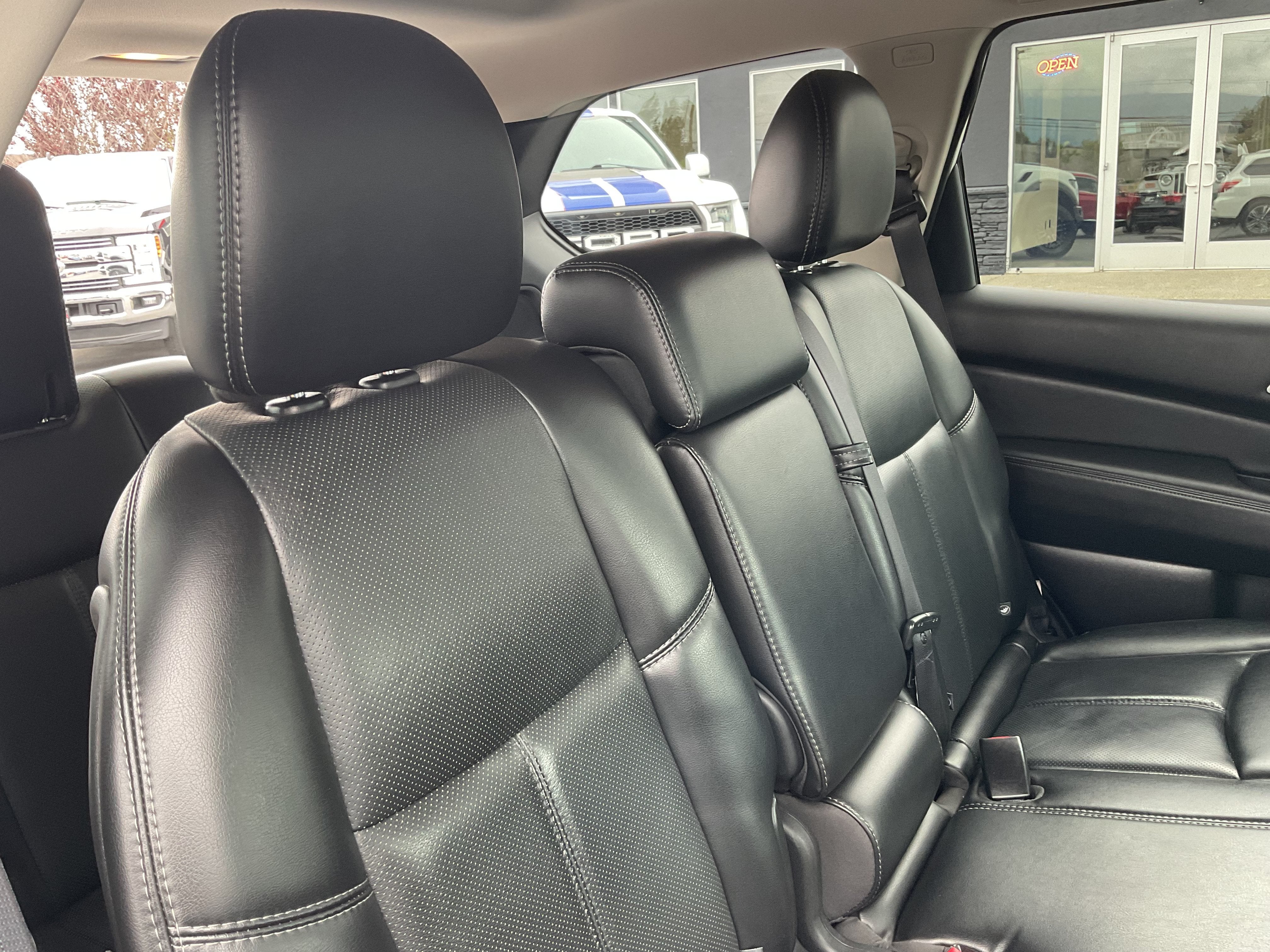 2017 Nissan Pathfinder Platinum 3rd row 4x4