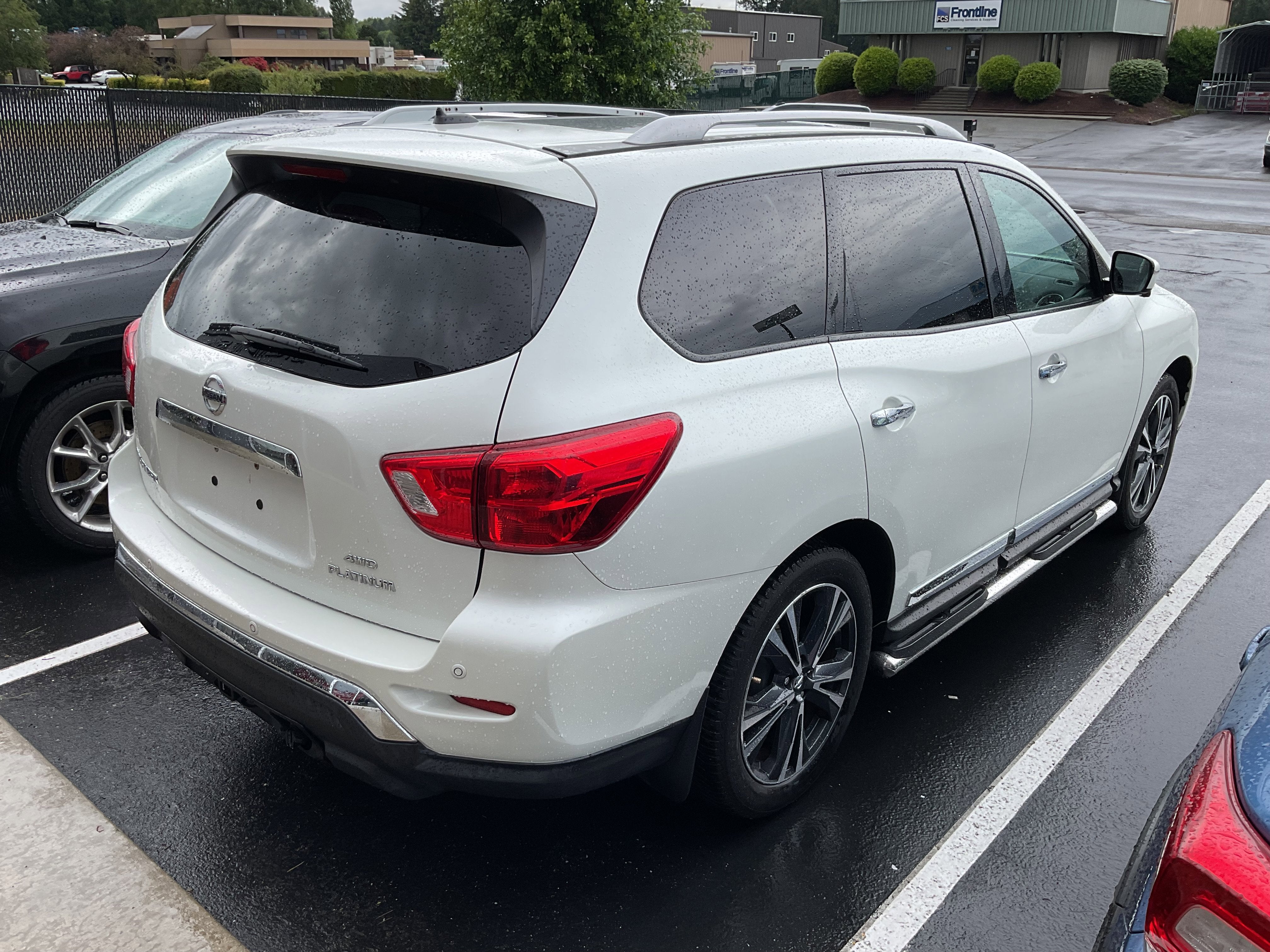 2017 Nissan Pathfinder Platinum 4x4 w/3rd row