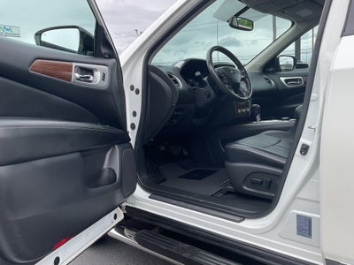 2017 Nissan Pathfinder Platinum 3rd row 4x4