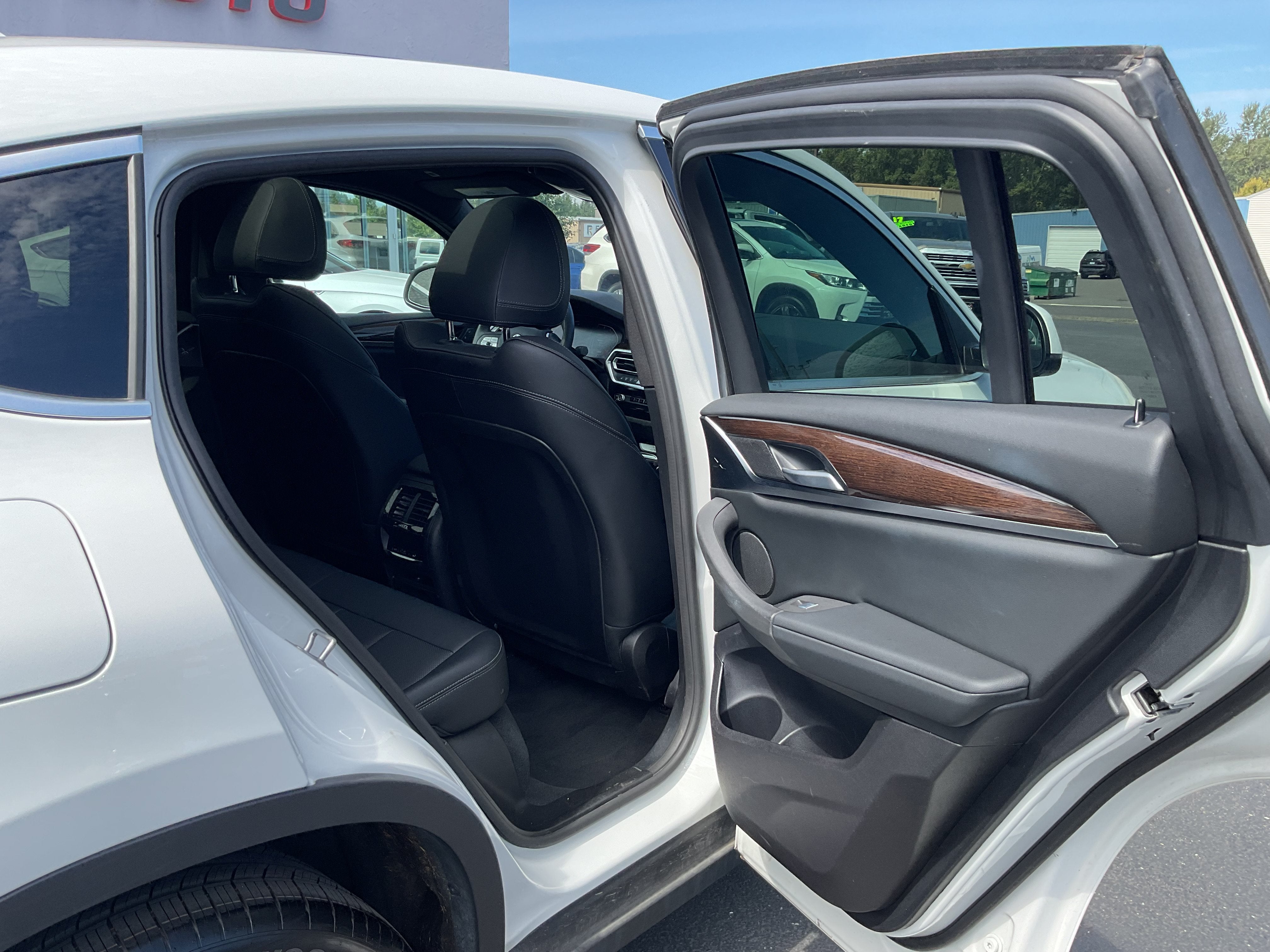 2025 BMW X4 xDrive30i AWD