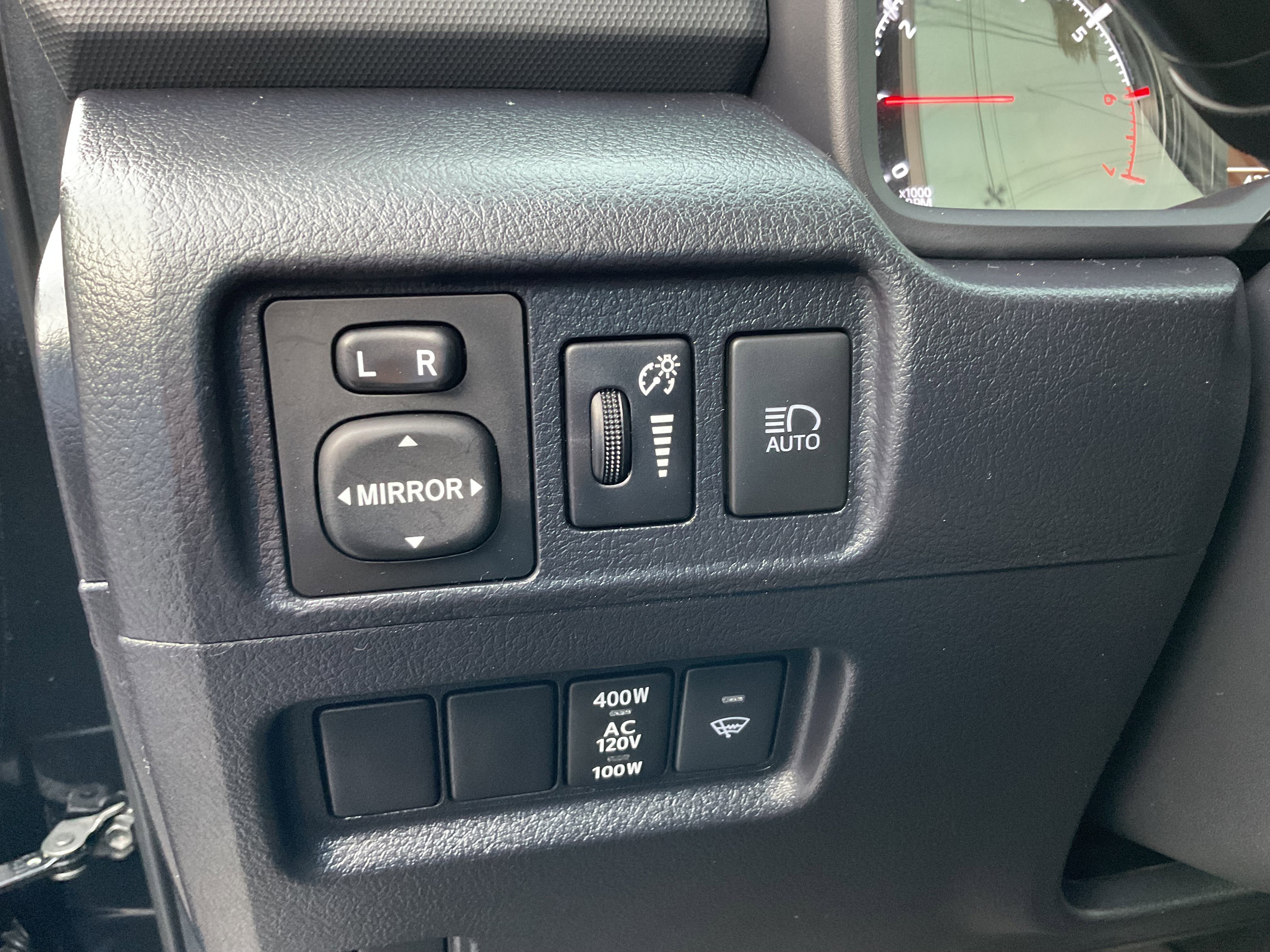 2024 Toyota 4Runner SR5 4x4 3rd row seating