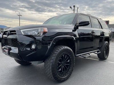 2024 Toyota 4Runner SR5 4x4 3rd row seating